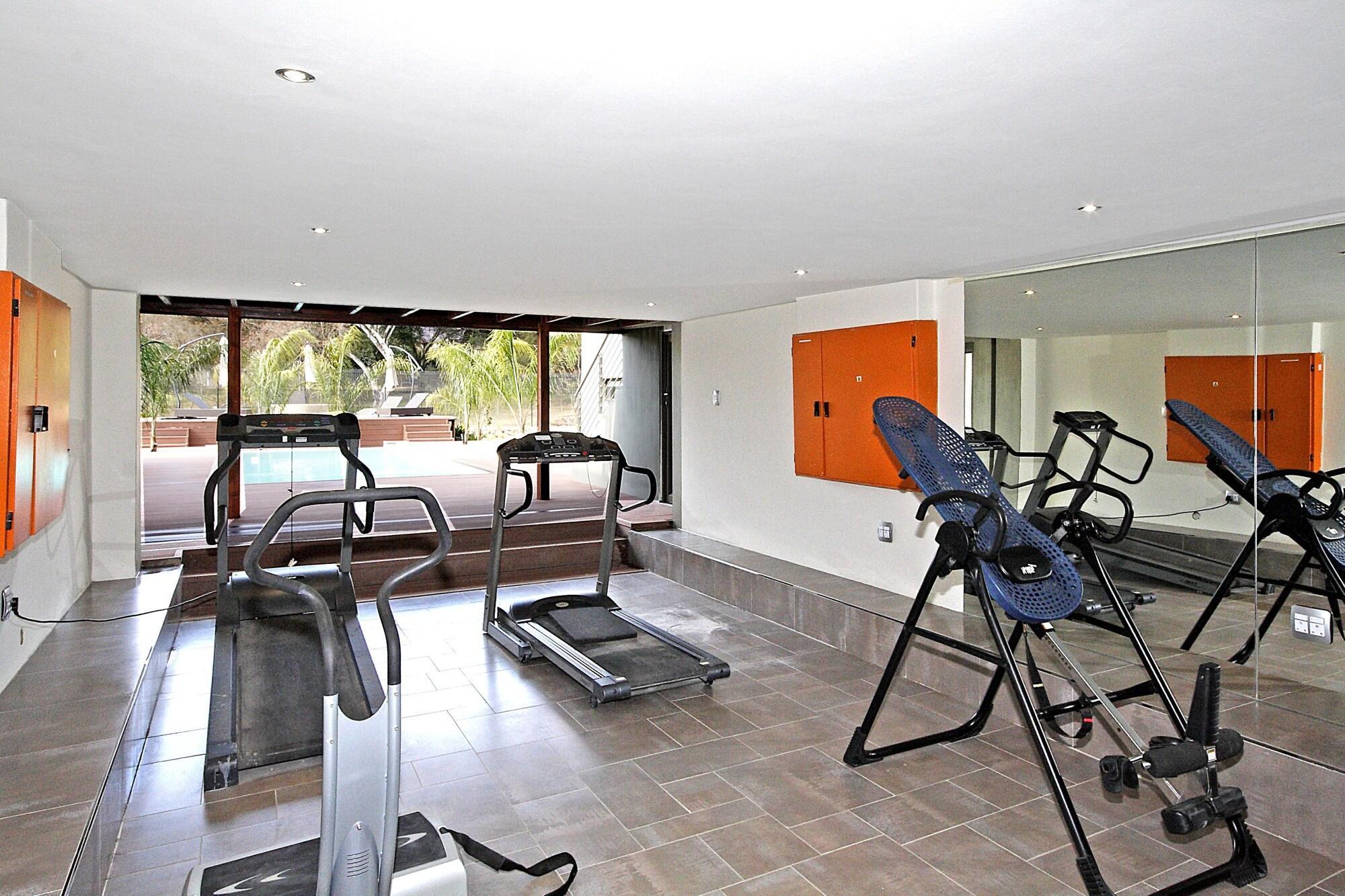 Dynasty Forest Sandown Self Catering Hotel Johannesburgo Exterior foto