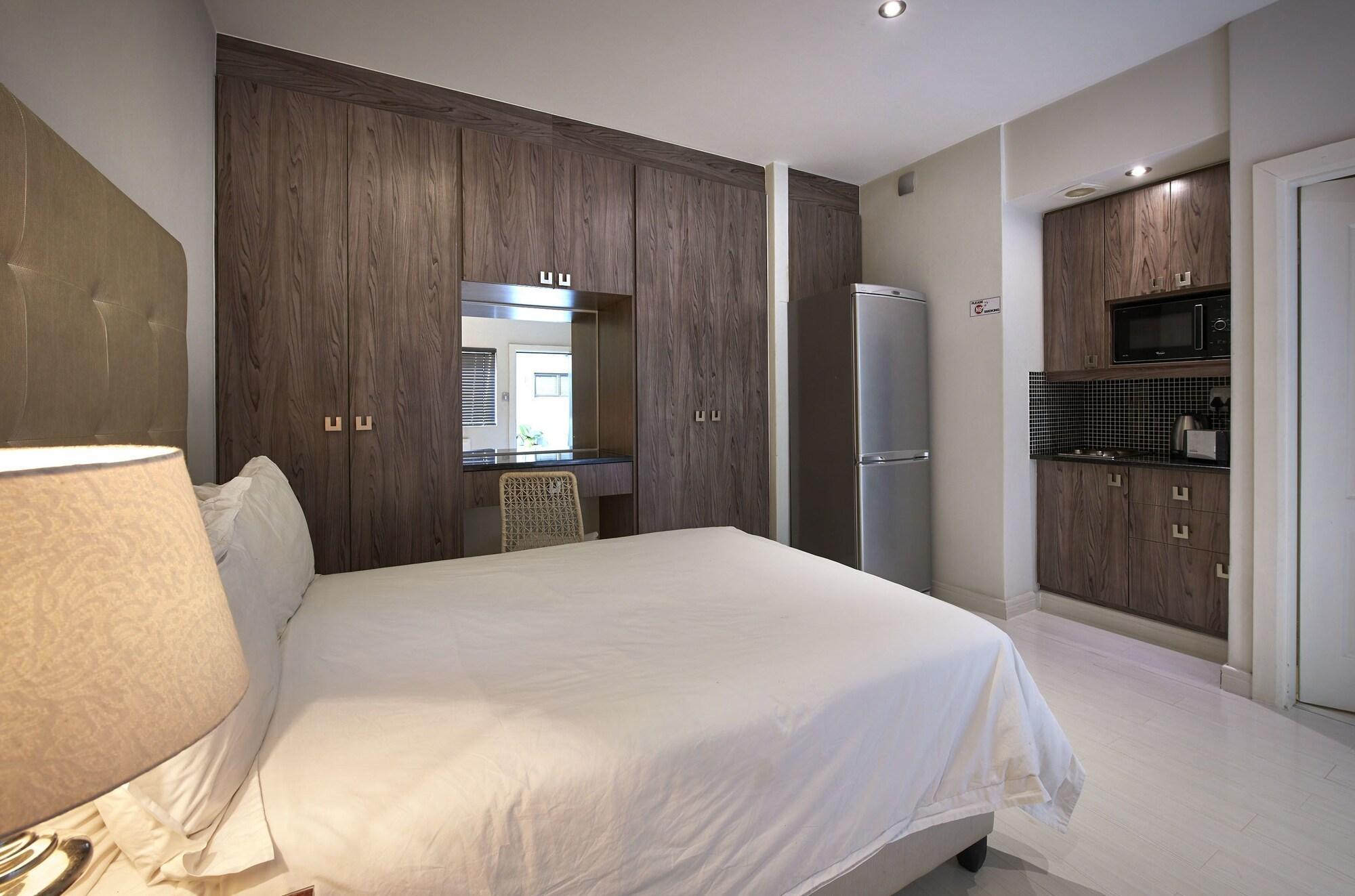Dynasty Forest Sandown Self Catering Hotel Johannesburgo Exterior foto