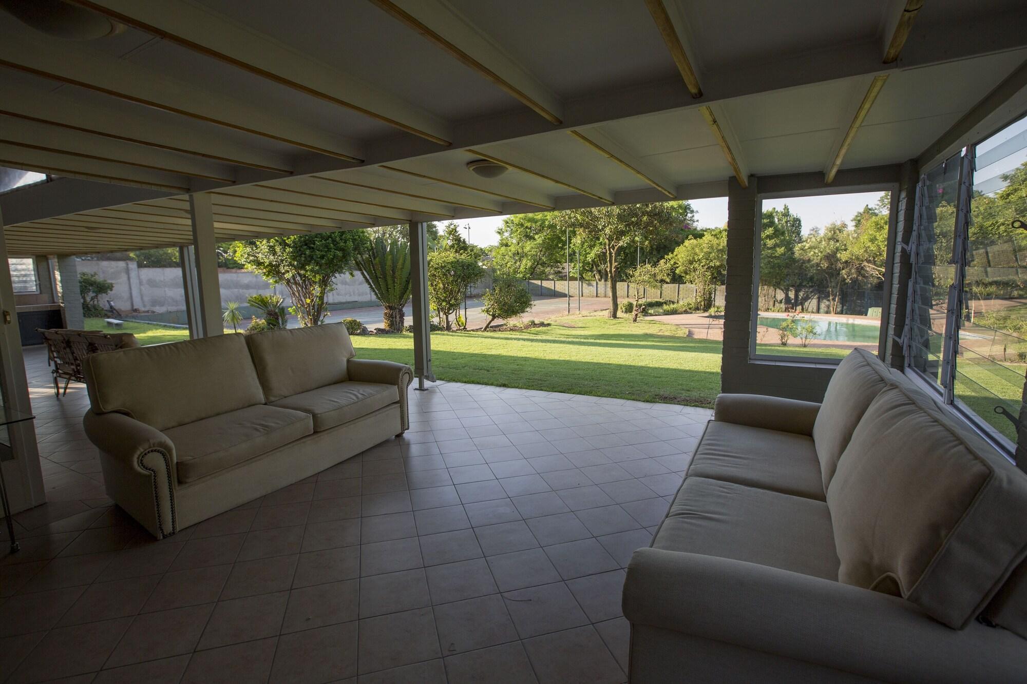 Dynasty Forest Sandown Self Catering Hotel Johannesburgo Exterior foto