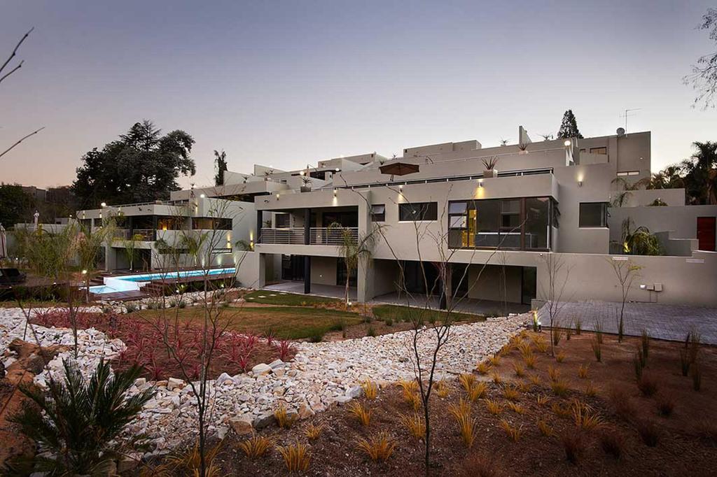 Dynasty Forest Sandown Self Catering Hotel Johannesburgo Exterior foto